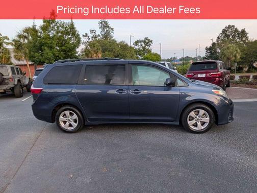 Parisian Night Pearl 2020 Toyota Sienna LE