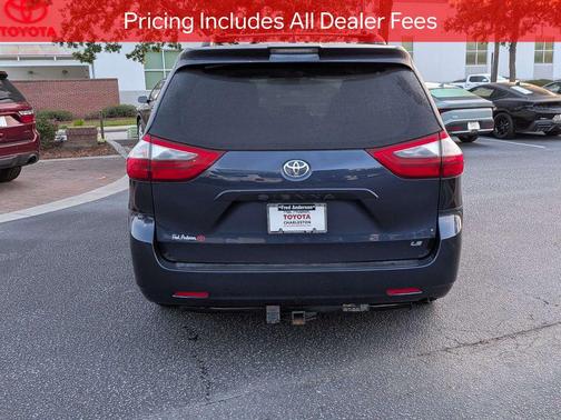 Parisian Night Pearl 2020 Toyota Sienna LE