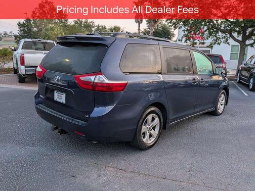 Parisian Night Pearl 2020 Toyota Sienna LE