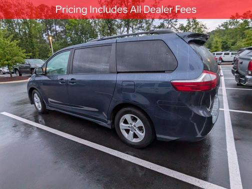 Parisian Night Pearl 2020 Toyota Sienna LE