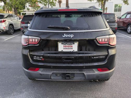 Diamond Black Crystal Pearlcoat 2018 Jeep Compass Limited