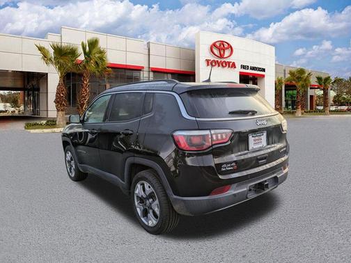 Diamond Black Crystal Pearlcoat 2018 Jeep Compass Limited