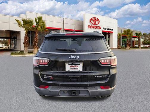 Diamond Black Crystal Pearlcoat 2018 Jeep Compass Limited