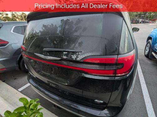 Brilliant Black Crystal Pearlcoat 2021 Chrysler Pacifica L