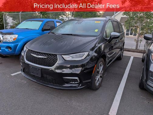 Brilliant Black Crystal Pearlcoat 2021 Chrysler Pacifica L