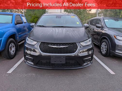 Brilliant Black Crystal Pearlcoat 2021 Chrysler Pacifica L