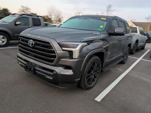 2024 Toyota Sequoia SR5