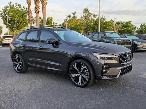 2022 Volvo XC60 B5 R-Design
