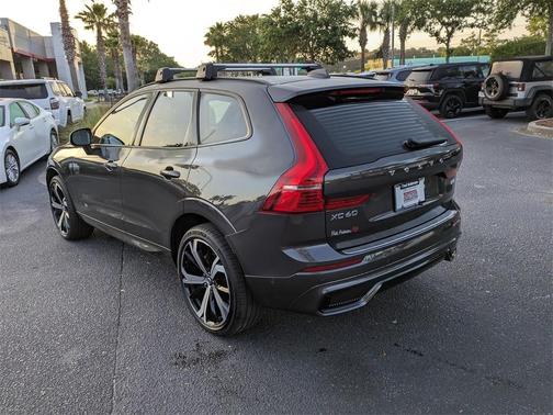 2022 Volvo XC60 B5 R-Design