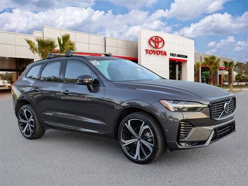 2022 Volvo XC60 B5 R-Design