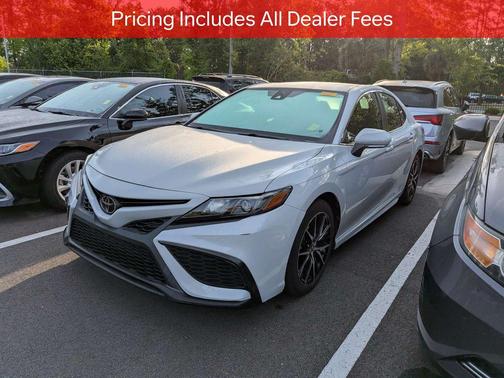 Ice Edge 2022 Toyota Camry SE