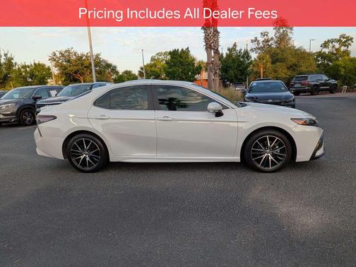 Ice Edge 2022 Toyota Camry SE