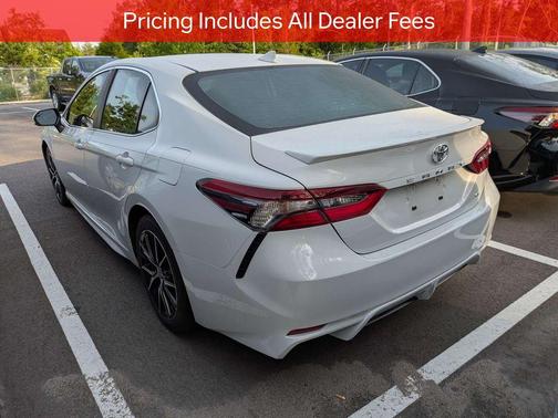 Ice Edge 2022 Toyota Camry SE