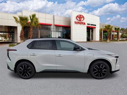 Wind Chill Pearl 2026 Toyota bZ XLE Plus