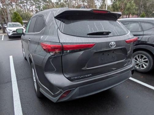 2022 Toyota Highlander L