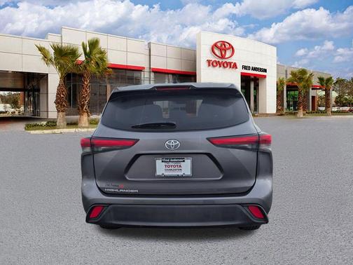 2022 Toyota Highlander L