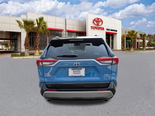 2024 Toyota RAV4 Hybrid SE