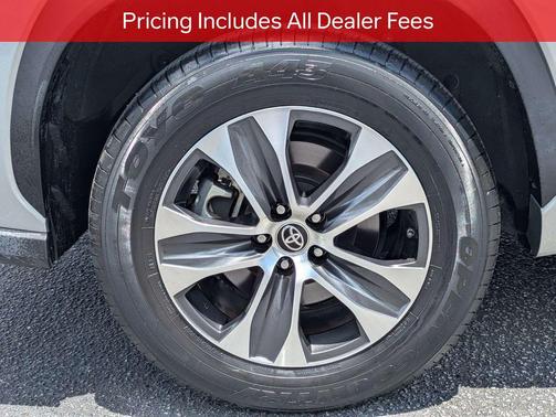 Celestial Silver Metallic 2023 Toyota Highlander XLE