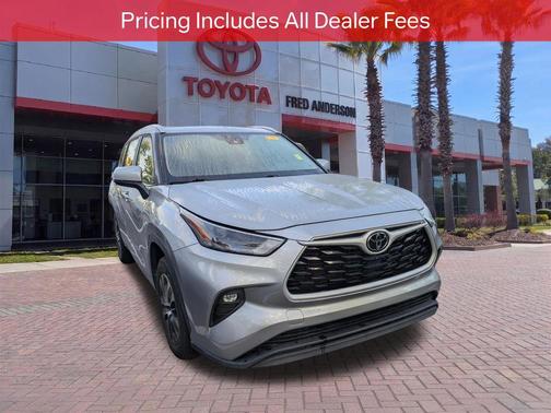 Celestial Silver Metallic 2023 Toyota Highlander XLE