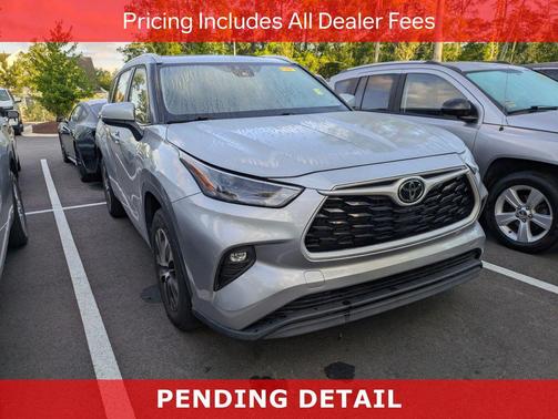 Celestial Silver Metallic 2023 Toyota Highlander XLE