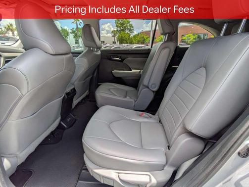 Celestial Silver Metallic 2023 Toyota Highlander XLE