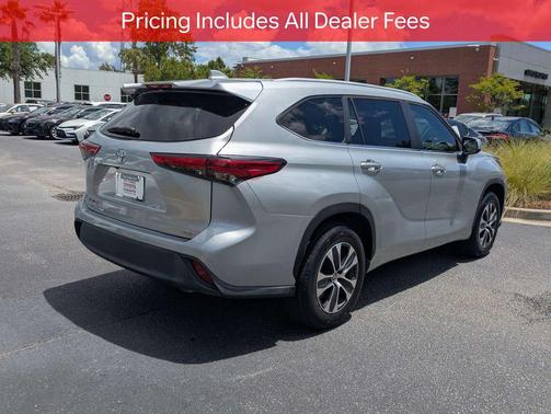 Celestial Silver Metallic 2023 Toyota Highlander XLE