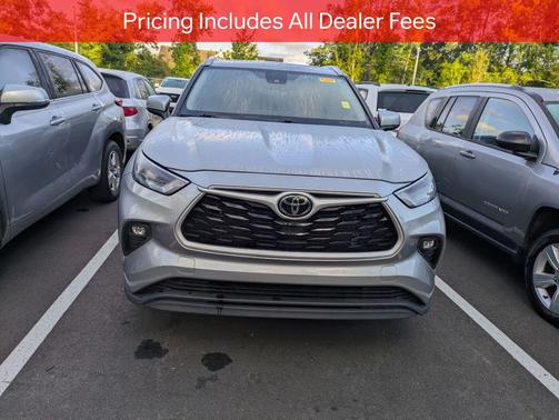 Celestial Silver Metallic 2023 Toyota Highlander XLE