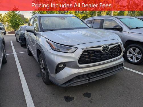 Celestial Silver Metallic 2023 Toyota Highlander XLE