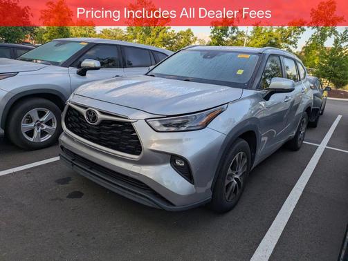 Celestial Silver Metallic 2023 Toyota Highlander XLE