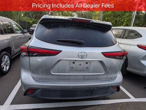 Celestial Silver Metallic 2023 Toyota Highlander XLE