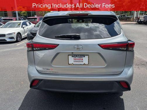 Celestial Silver Metallic 2023 Toyota Highlander XLE