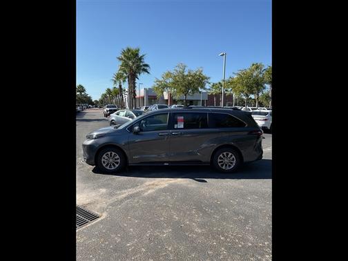 2025 Toyota Sienna XLE 8 Passenger
