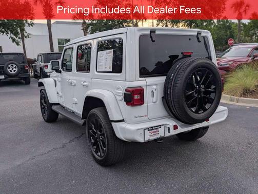 Bright White Clearcoat 2022 Jeep Wrangler Unlimited Sahara