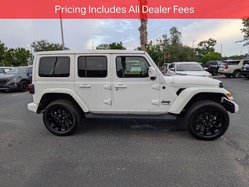 Bright White Clearcoat 2022 Jeep Wrangler Unlimited Sahara