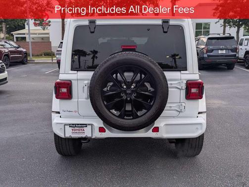 Bright White Clearcoat 2022 Jeep Wrangler Unlimited Sahara