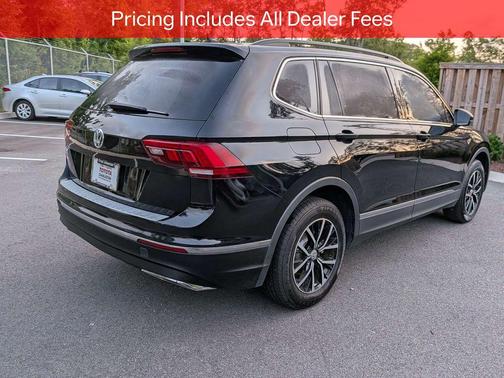 Deep Black Pearl 2021 Volkswagen Tiguan 2.0T SE