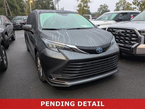 2025 Toyota Sienna XLE