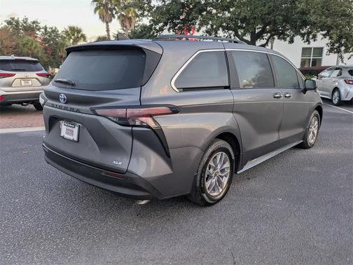 2025 Toyota Sienna XLE