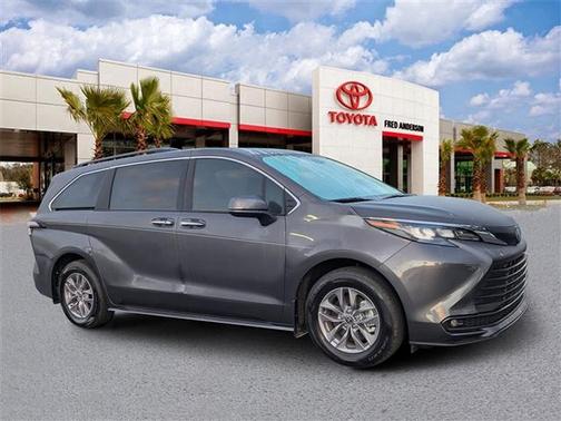 2025 Toyota Sienna XLE