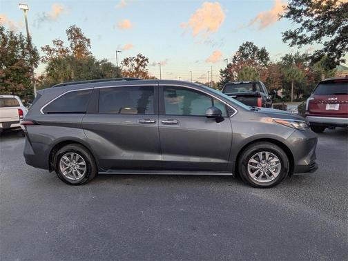 2025 Toyota Sienna XLE