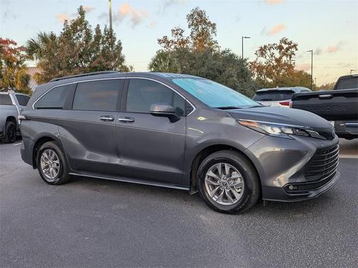 2025 Toyota Sienna XLE