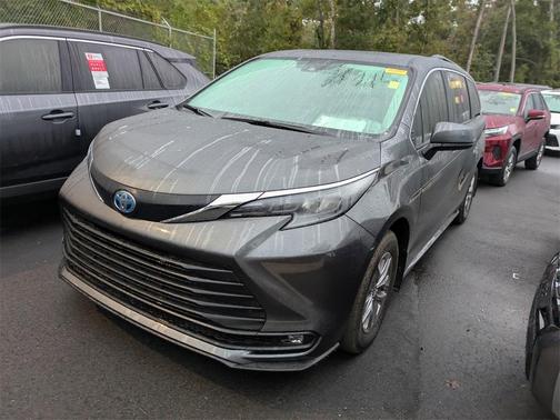 2025 Toyota Sienna XLE