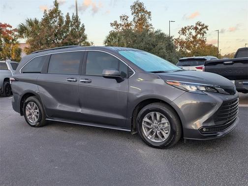2025 Toyota Sienna XLE