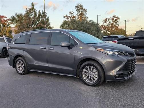 2025 Toyota Sienna XLE