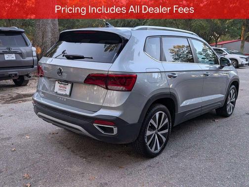 Pyrite Silver Metallic 2024 Volkswagen Taos 1.5T SE