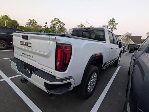 White Frost Tricoat 2022 GMC Sierra 2500 Denali