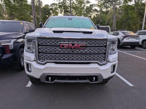 White Frost Tricoat 2022 GMC Sierra 2500 Denali