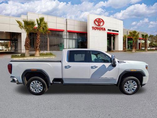 White Frost Tricoat 2022 GMC Sierra 2500 Denali