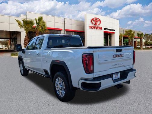 White Frost Tricoat 2022 GMC Sierra 2500 Denali