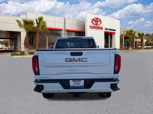 White Frost Tricoat 2022 GMC Sierra 2500 Denali